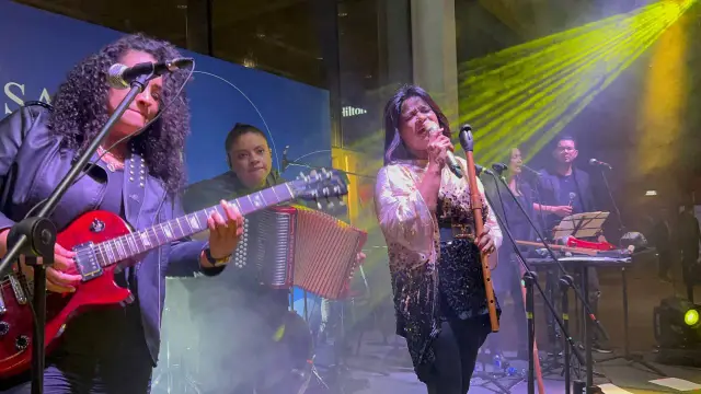 Photo 26 of Mayte Montero on stage