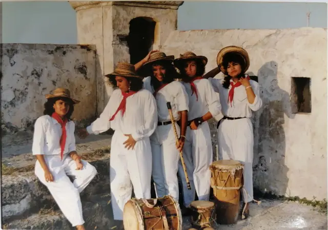 Mayte Montero with the group from Universidad Jorge Tadeo Lozano and other universities.